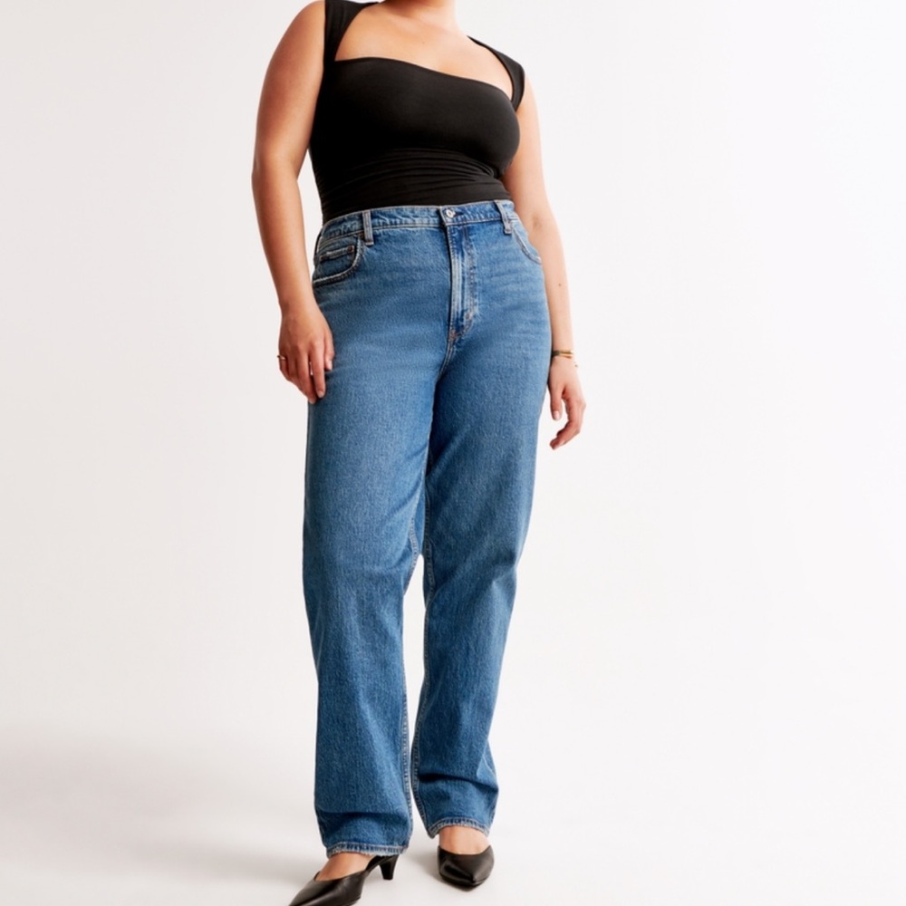NWOT Abercrombie Curve Love 90s Straight Ultra High Rise Jeans